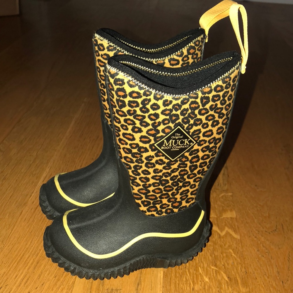 Infant Girls MUCK Boots - size 7 - NWOT